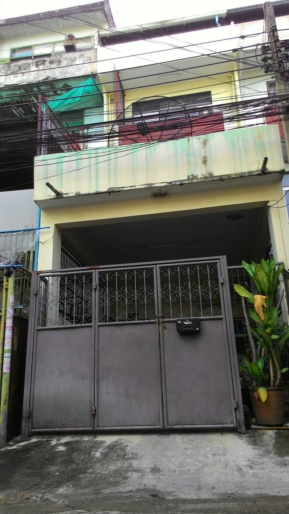 หน้าบ้าน 812/48