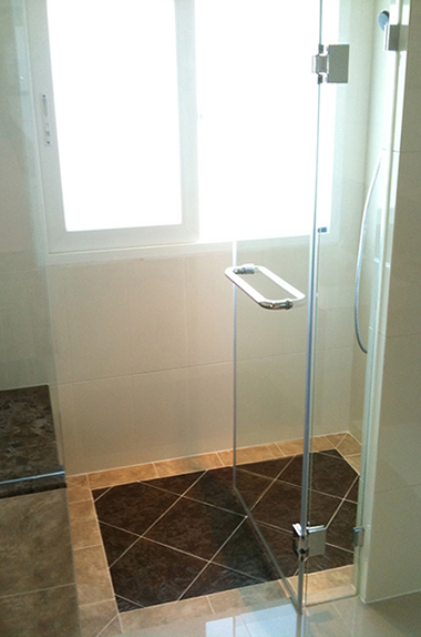 http://www.homeeasybuy.com/member_file/3658/15%20master%20bathroom.jpg